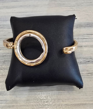 All That Glitz Jewelry - Bracelets Hammered Circle Bracelet w/Two Tone Design 6/26
