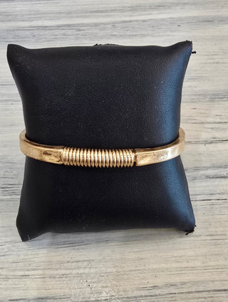 All That Glitz Jewelry - Bracelets Hammered Circle Bracelet w/Two Tone Design 6/26