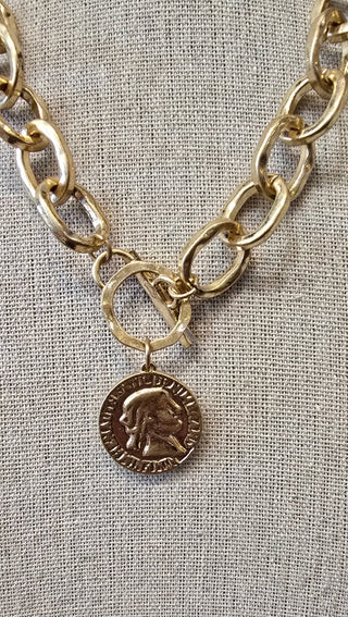 All That Glitz Jewelry - Necklaces Hammered Gold Link Necklace w/Coin Toggle