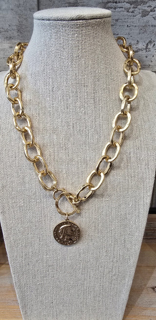 All That Glitz Jewelry - Necklaces Hammered Gold Link Necklace w/Coin Toggle