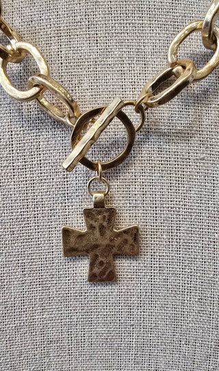 All That Glitz Jewelry - Necklaces Hammered Gold Link Necklace w/Cross Toggle